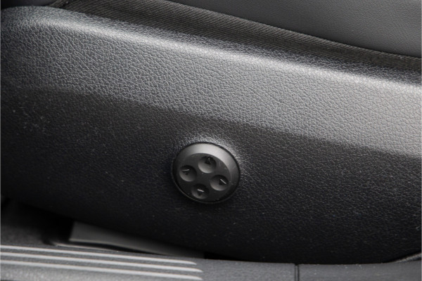 Mercedes-Benz C-Klasse 300 de AMG Premium, Pano, Burmester, Distronic, Memory 2025