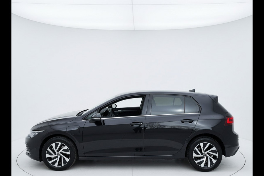 Volkswagen Golf 1.4 eHybrid 204PK DSG STYLE CAMERA/NAVI/IQ-LIGHT