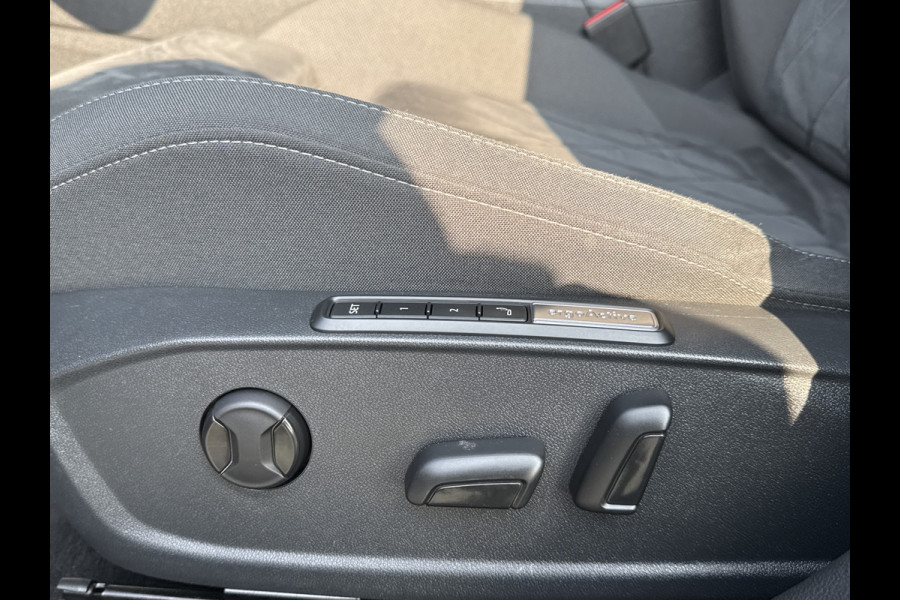 Volkswagen Golf 1.4 eHybrid 204PK DSG STYLE CAMERA/NAVI/IQ-LIGHT