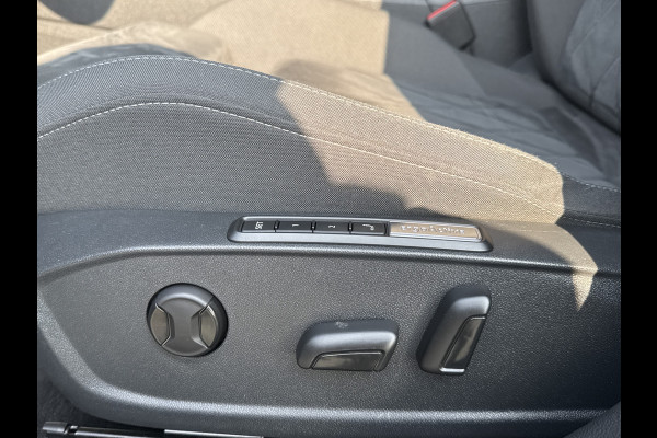 Volkswagen Golf 1.4 eHybrid 204PK DSG STYLE CAMERA/NAVI/IQ-LIGHT