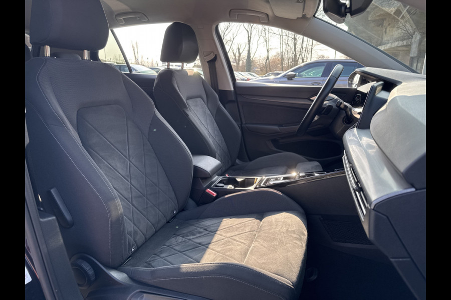 Volkswagen Golf 1.4 eHybrid 204PK DSG STYLE CAMERA/NAVI/IQ-LIGHT