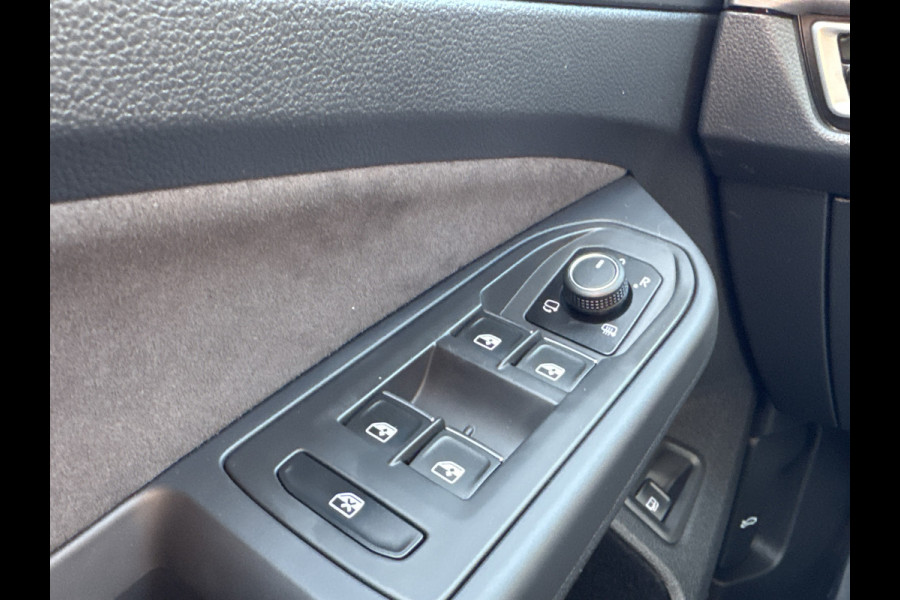 Volkswagen Golf 1.4 eHybrid 204PK DSG STYLE CAMERA/NAVI/IQ-LIGHT