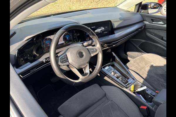 Volkswagen Golf 1.4 eHybrid 204PK DSG STYLE CAMERA/NAVI/IQ-LIGHT