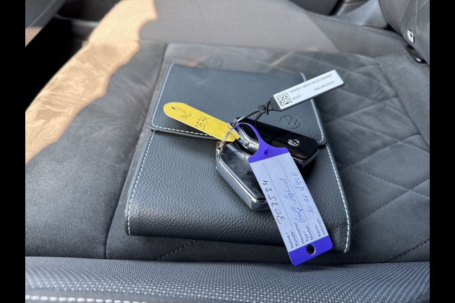 Volkswagen Golf 1.4 eHybrid 204PK DSG STYLE CAMERA/NAVI/IQ-LIGHT