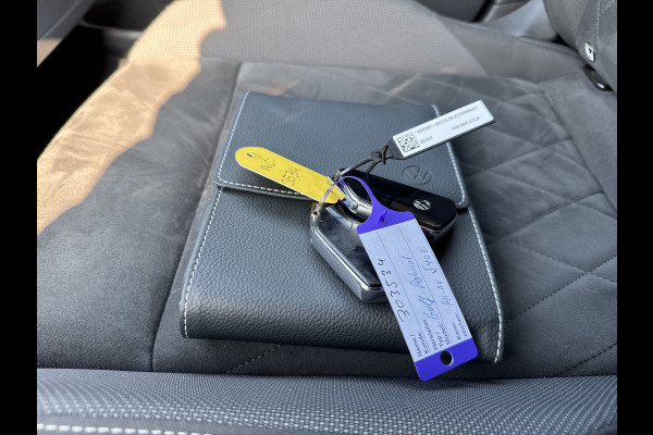 Volkswagen Golf 1.4 eHybrid 204PK DSG STYLE CAMERA/NAVI/IQ-LIGHT