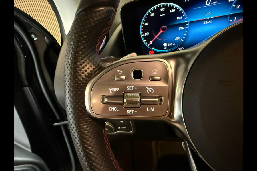 Mercedes-Benz GLA 180 AMG STYLING-PANORAMA-WIDESCREEN-SFEERVERLICHTING-COMPLEET