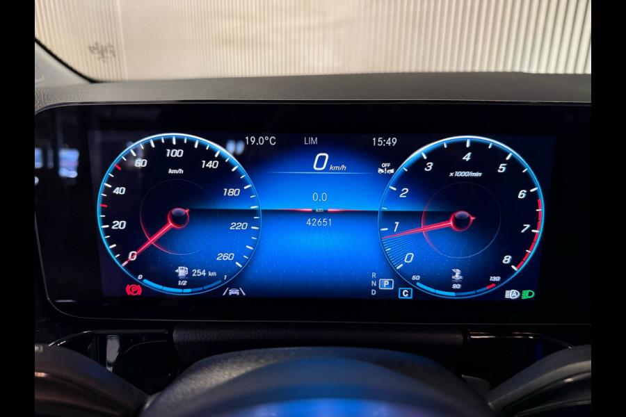 Mercedes-Benz GLA 180 AMG STYLING-PANORAMA-WIDESCREEN-SFEERVERLICHTING-COMPLEET