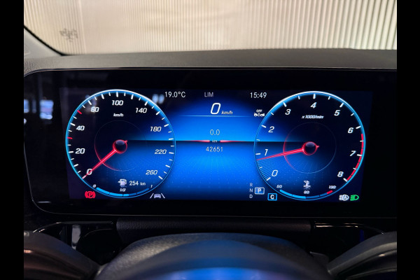 Mercedes-Benz GLA 180 AMG STYLING-PANORAMA-WIDESCREEN-SFEERVERLICHTING-COMPLEET