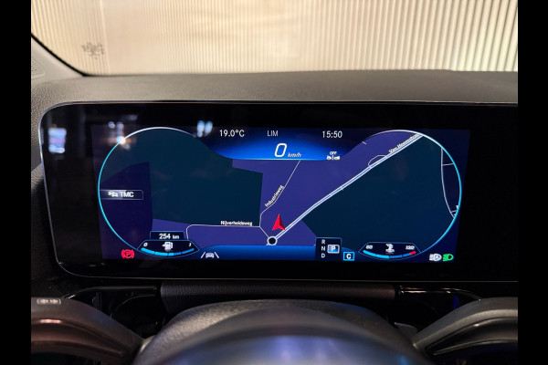 Mercedes-Benz GLA 180 AMG STYLING-PANORAMA-WIDESCREEN-SFEERVERLICHTING-COMPLEET