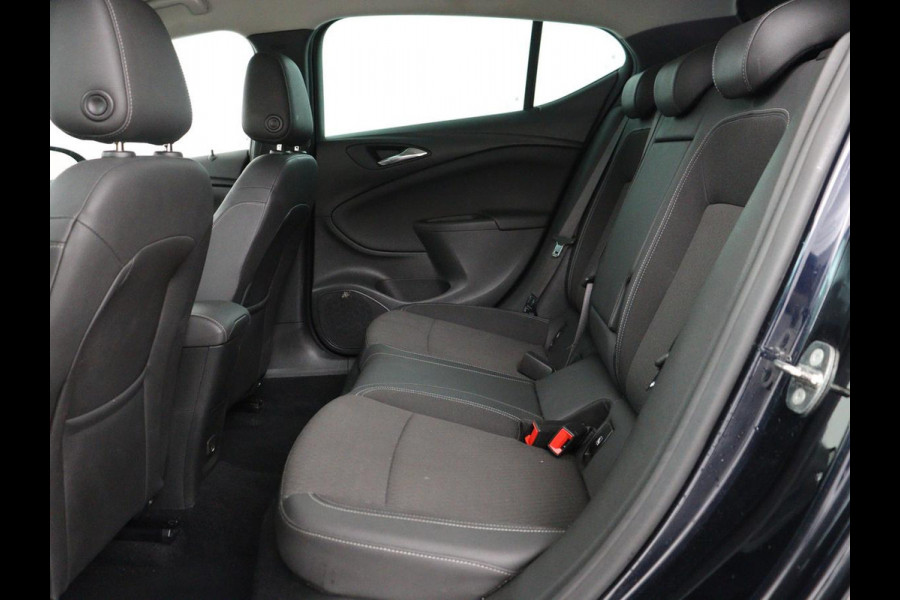 Opel Astra 1.0 Turbo Executive | Camera | Carplay | Half leder | Keyless | Navigatie | Dodehoek detectie | Park Assist | Climate control | Bluetooth | Cruise control