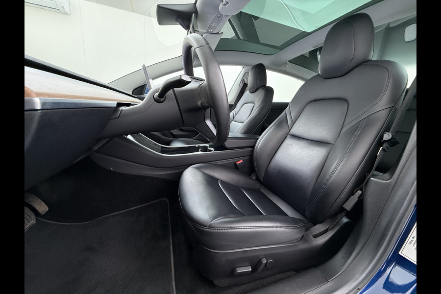 Tesla Model 3 SR+ 325PK Trekhaak AutoPilot Leer PanoramaDak Adaptive Cruise Lmv 18" Camera's Elektr.-Stuur+Stoelen+Spiegels+Geheugen+Easy-Entr Soh 83% Ecc Navi Led DAB Voorverwarmen interieur via App Keyless One-Pedal-Drive 1.000KG Trekgewicht 1e Eigenaar Origineel Nederlandse Auto Fabrieksgarantie op Accu en Motor tot 160.000km/04-12-2027