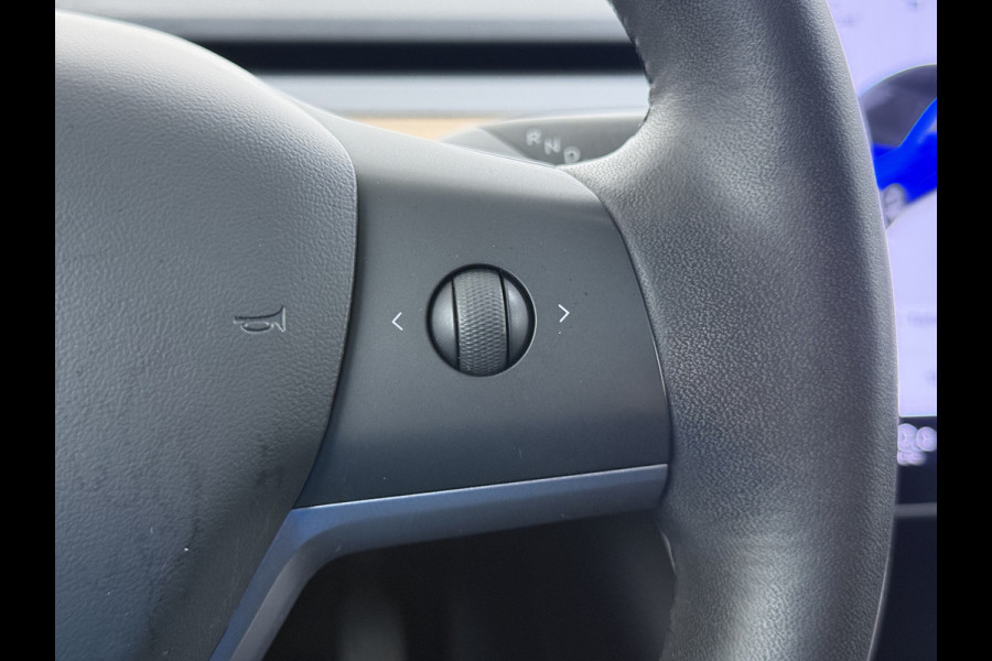 Tesla Model 3 SR+ 325PK Trekhaak AutoPilot Leer PanoramaDak Adaptive Cruise Lmv 18" Camera's Elektr.-Stuur+Stoelen+Spiegels+Geheugen+Easy-Entr Soh 83% Ecc Navi Led DAB Voorverwarmen interieur via App Keyless One-Pedal-Drive 1.000KG Trekgewicht 1e Eigenaar Origineel Nederlandse Auto Fabrieksgarantie op Accu en Motor tot 160.000km/04-12-2027