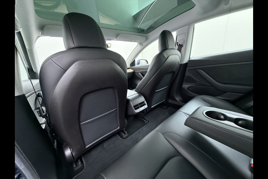Tesla Model 3 SR+ 325PK Trekhaak AutoPilot Leer PanoramaDak Adaptive Cruise Lmv 18" Camera's Elektr.-Stuur+Stoelen+Spiegels+Geheugen+Easy-Entr Soh 83% Ecc Navi Led DAB Voorverwarmen interieur via App Keyless One-Pedal-Drive 1.000KG Trekgewicht 1e Eigenaar Origineel Nederlandse Auto Fabrieksgarantie op Accu en Motor tot 160.000km/04-12-2027