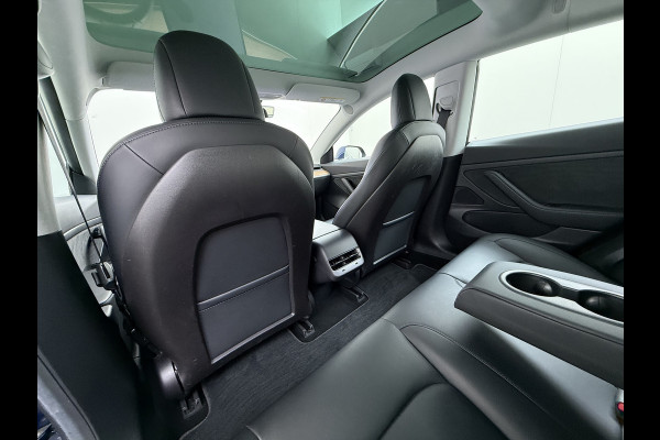 Tesla Model 3 SR+ 325PK Trekhaak AutoPilot Leer PanoramaDak Adaptive Cruise Lmv 18" Camera's Elektr.-Stuur+Stoelen+Spiegels+Geheugen+Easy-Entr Soh 83% Ecc Navi Led DAB Voorverwarmen interieur via App Keyless One-Pedal-Drive 1.000KG Trekgewicht 1e Eigenaar Origineel Nederlandse Auto Fabrieksgarantie op Accu en Motor tot 160.000km/04-12-2027
