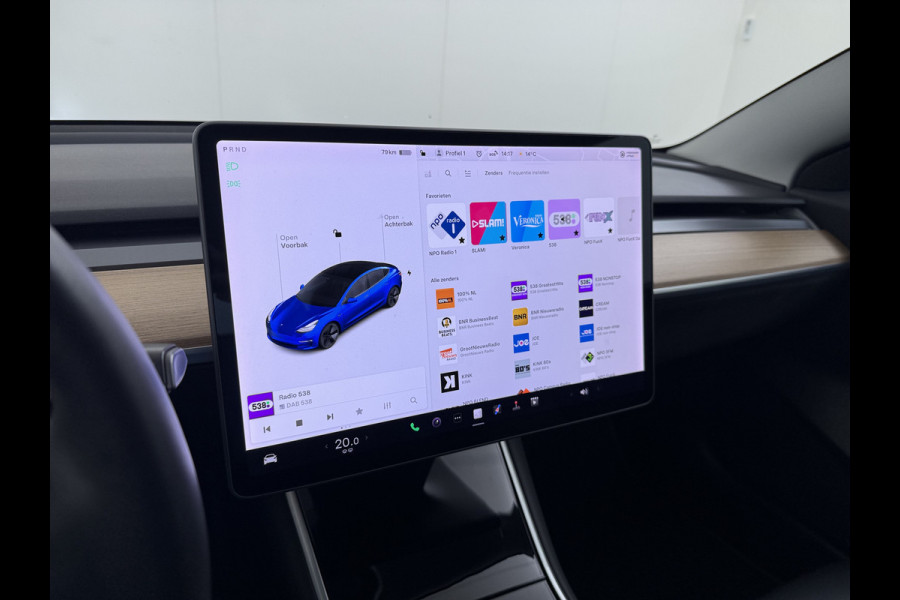 Tesla Model 3 SR+ 325PK Trekhaak AutoPilot Leer PanoramaDak Adaptive Cruise Lmv 18" Camera's Elektr.-Stuur+Stoelen+Spiegels+Geheugen+Easy-Entr Soh 83% Ecc Navi Led DAB Voorverwarmen interieur via App Keyless One-Pedal-Drive 1.000KG Trekgewicht 1e Eigenaar Origineel Nederlandse Auto Fabrieksgarantie op Accu en Motor tot 160.000km/04-12-2027