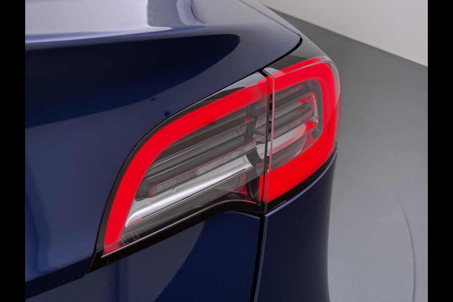 Tesla Model 3 SR+ 325PK Trekhaak AutoPilot Leer PanoramaDak Adaptive Cruise Lmv 18" Camera's Elektr.-Stuur+Stoelen+Spiegels+Geheugen+Easy-Entr Soh 83% Ecc Navi Led DAB Voorverwarmen interieur via App Keyless One-Pedal-Drive 1.000KG Trekgewicht 1e Eigenaar Origineel Nederlandse Auto Fabrieksgarantie op Accu en Motor tot 160.000km/04-12-2027