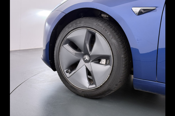 Tesla Model 3 SR+ 325PK Trekhaak AutoPilot Leer PanoramaDak Adaptive Cruise Lmv 18" Camera's Elektr.-Stuur+Stoelen+Spiegels+Geheugen+Easy-Entr Soh 83% Ecc Navi Led DAB Voorverwarmen interieur via App Keyless One-Pedal-Drive 1.000KG Trekgewicht 1e Eigenaar Origineel Nederlandse Auto Fabrieksgarantie op Accu en Motor tot 160.000km/04-12-2027