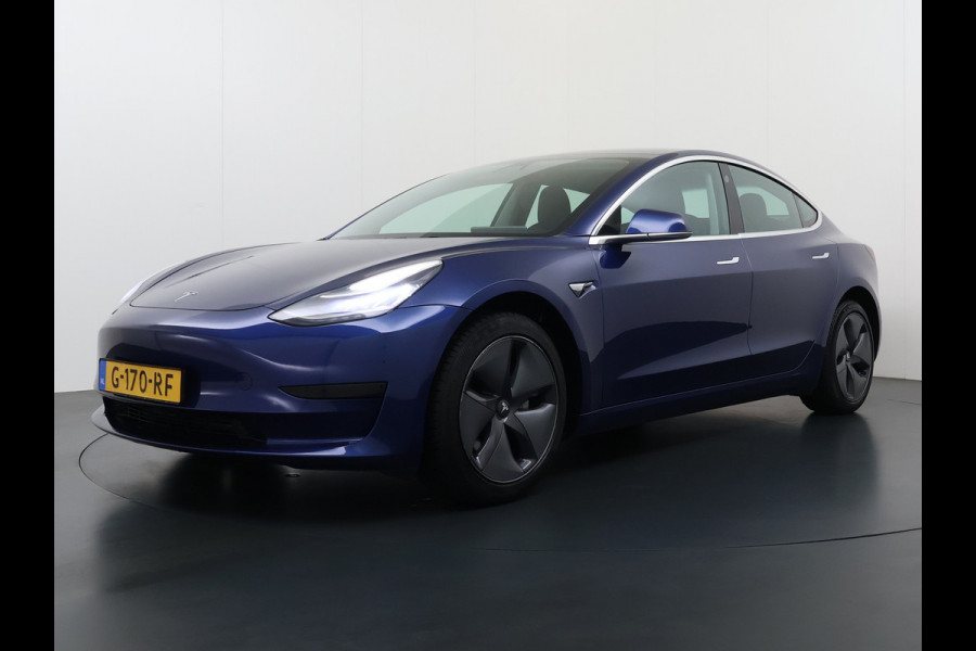 Tesla Model 3 SR+ 325PK Trekhaak AutoPilot Leer PanoramaDak Adaptive Cruise Lmv 18" Camera's Elektr.-Stuur+Stoelen+Spiegels+Geheugen+Easy-Entr Soh 83% Ecc Navi Led DAB Voorverwarmen interieur via App Keyless One-Pedal-Drive 1.000KG Trekgewicht 1e Eigenaar Origineel Nederlandse Auto Fabrieksgarantie op Accu en Motor tot 160.000km/04-12-2027