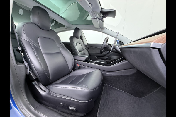 Tesla Model 3 SR+ 325PK Trekhaak AutoPilot Leer PanoramaDak Adaptive Cruise Lmv 18" Camera's Elektr.-Stuur+Stoelen+Spiegels+Geheugen+Easy-Entr Soh 83% Ecc Navi Led DAB Voorverwarmen interieur via App Keyless One-Pedal-Drive 1.000KG Trekgewicht 1e Eigenaar Origineel Nederlandse Auto Fabrieksgarantie op Accu en Motor tot 160.000km/04-12-2027