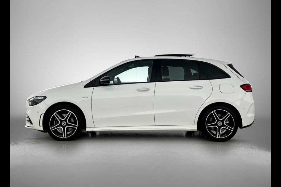 Mercedes-Benz B-Klasse 250 e Business Solution AMG AMG Line | Night Pakket | Panorama Schuif-Kanteldak | Memory Voorstoelen | Parkeerpakket met 360°-camera. MB-paasweekend