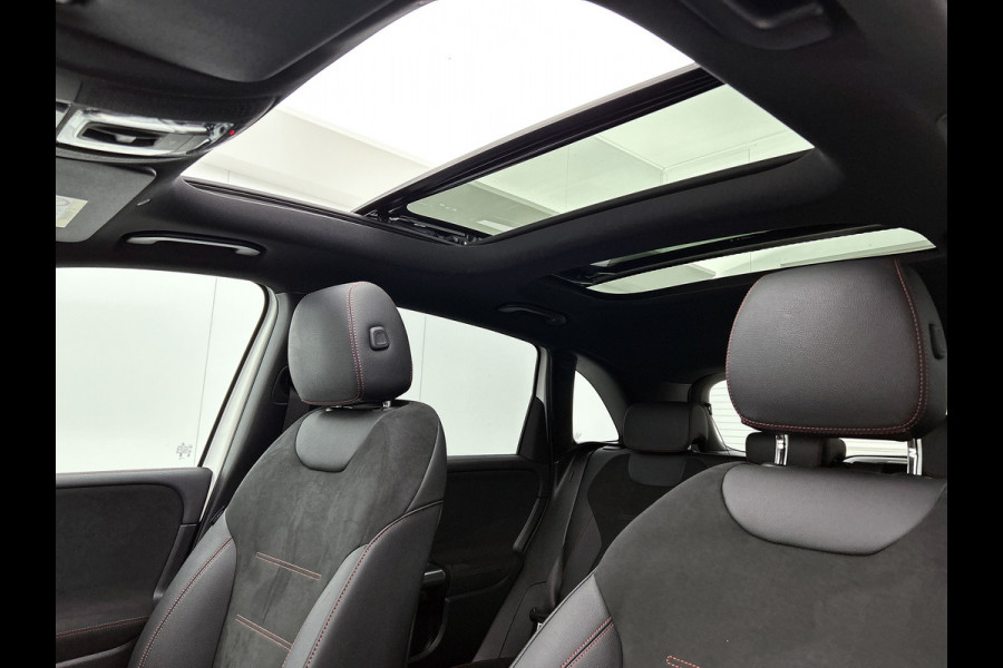 Mercedes-Benz B-Klasse 250 e Business Solution AMG AMG Line | Night Pakket | Panorama Schuif-Kanteldak | Memory Voorstoelen | Parkeerpakket met 360°-camera. MB-paasweekend