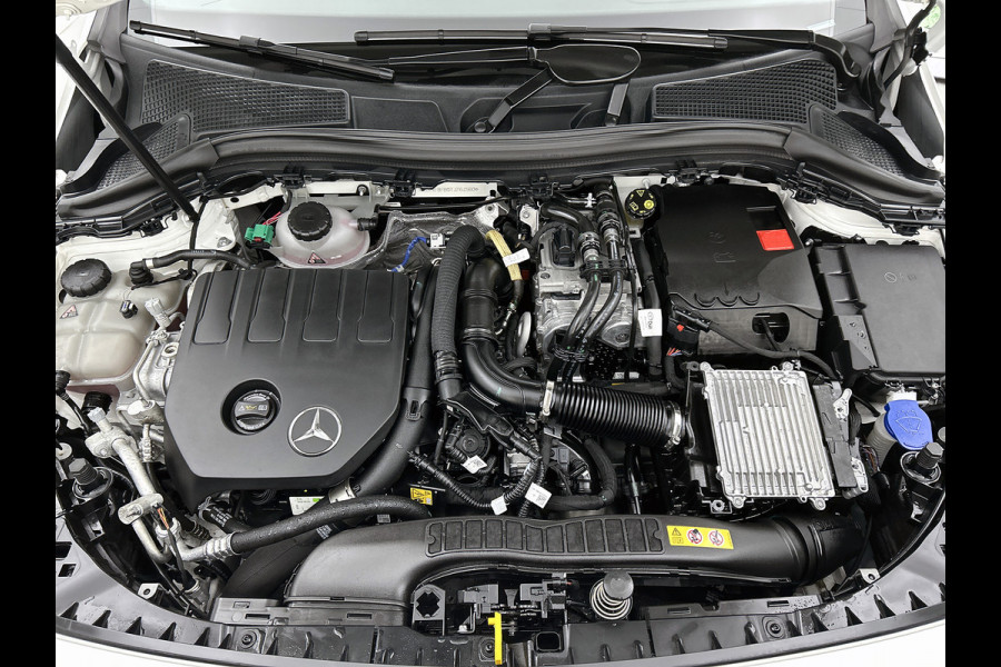 Mercedes-Benz B-Klasse 250 e Business Solution AMG AMG Line | Night Pakket | Panorama Schuif-Kanteldak | Memory Voorstoelen | Parkeerpakket met 360°-camera. MB-paasweekend