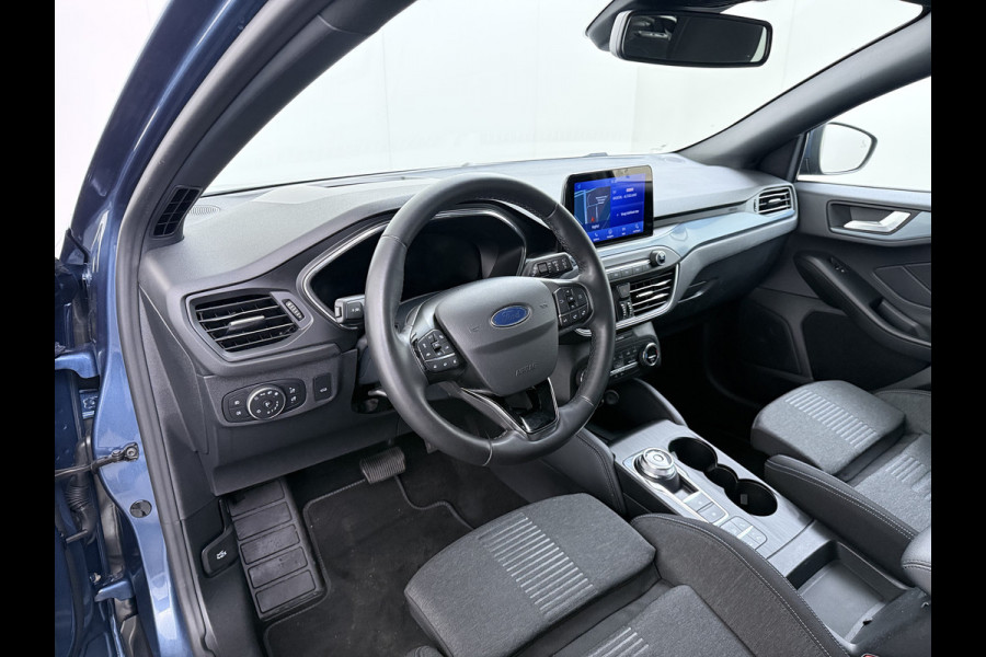 Ford FOCUS Wagon 1.5T 150PK AUT-8 Active X Navi Head-Up Adaptive Cruise Camera Apple Carplay Android Virtual-Cockpit Pdc Ecc Sport Stoelen Busine Elek.Achterklep Privacy Glas Led Isofix Wifi DAB Park-Asist Dodehoek-Asist Lane Assist Virtual Cockpit Keyless 1e Eigenaar Dealeronderhouden orig.NLse auto € 39.000 nieuw!  1.500KG trekvermogen