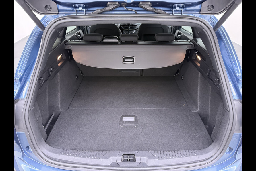 Ford FOCUS Wagon 1.5T 150PK AUT-8 Active X Navi Head-Up Adaptive Cruise Camera Apple Carplay Android Virtual-Cockpit Pdc Ecc Sport Stoelen Busine Elek.Achterklep Privacy Glas Led Isofix Wifi DAB Park-Asist Dodehoek-Asist Lane Assist Virtual Cockpit Keyless 1e Eigenaar Dealeronderhouden orig.NLse auto € 39.000 nieuw!  1.500KG trekvermogen