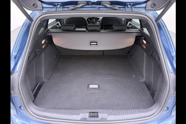 Ford FOCUS Wagon 1.5T 150PK AUT-8 Active X Navi Head-Up Adaptive Cruise Camera Apple Carplay Android Virtual-Cockpit Pdc Ecc Sport Stoelen Busine Elek.Achterklep Privacy Glas Led Isofix Wifi DAB Park-Asist Dodehoek-Asist Lane Assist Virtual Cockpit Keyless 1e Eigenaar Dealeronderhouden orig.NLse auto € 39.000 nieuw!  1.500KG trekvermogen
