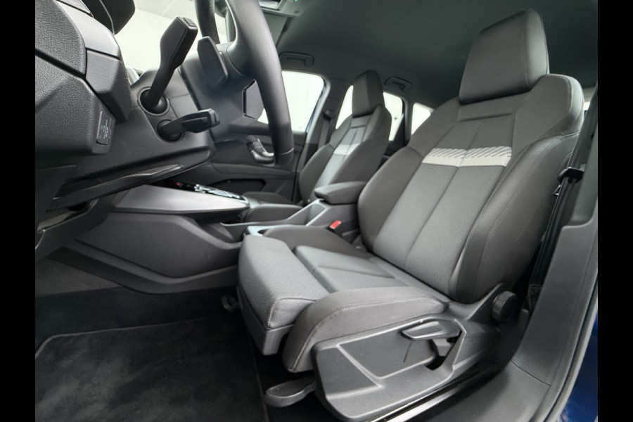 Audi Q4 e-tron 40 204pk AUT. 82kWh Advanced Launch Ed. SOH 97% Warmtepomp Matrix-Led Adaptive-Cruis Audi-Sound System Apple Carplay Android Aut 3 fase laden Stoelverwarming Lmv 20" DAB Bluetooth Elek.Achterklep € 63.000 nieuw Origineel Nederlandse Auto