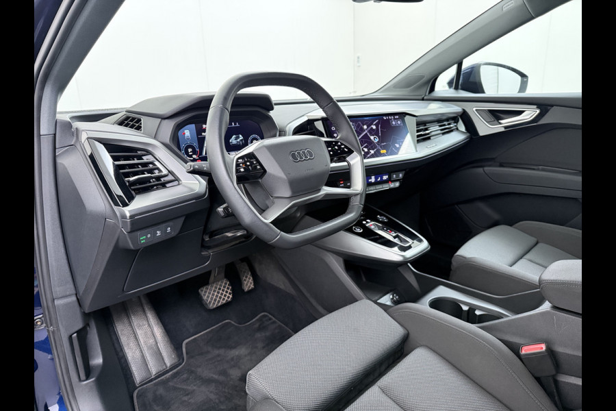 Audi Q4 e-tron 40 204pk AUT. 82kWh Advanced Launch Ed. SOH 97% Warmtepomp Matrix-Led Adaptive-Cruis Audi-Sound System Apple Carplay Android Aut 3 fase laden Stoelverwarming Lmv 20" DAB Bluetooth Elek.Achterklep € 63.000 nieuw Origineel Nederlandse Auto