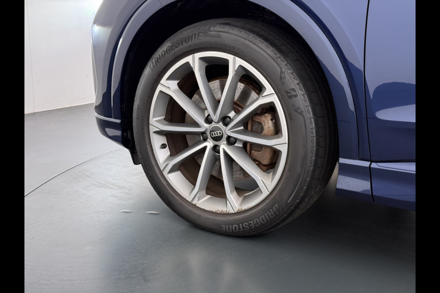 Audi Q4 e-tron 40 204pk AUT. 82kWh Advanced Launch Ed. SOH 97% Warmtepomp Matrix-Led Adaptive-Cruis Audi-Sound System Apple Carplay Android Aut 3 fase laden Stoelverwarming Lmv 20" DAB Bluetooth Elek.Achterklep € 63.000 nieuw Origineel Nederlandse Auto