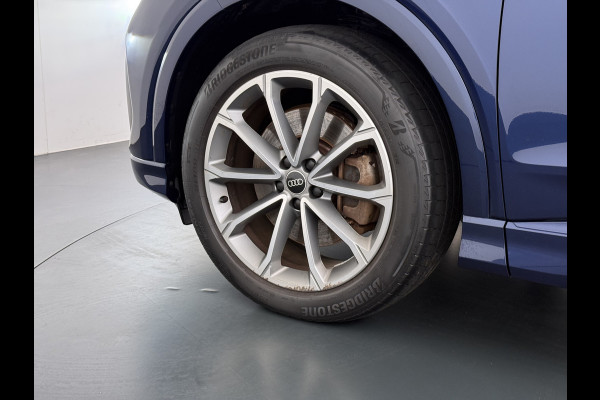 Audi Q4 e-tron 40 204pk AUT. 82kWh Advanced Launch Ed. SOH 97% Warmtepomp Matrix-Led Adaptive-Cruis Audi-Sound System Apple Carplay Android Aut 3 fase laden Stoelverwarming Lmv 20" DAB Bluetooth Elek.Achterklep € 63.000 nieuw Origineel Nederlandse Auto