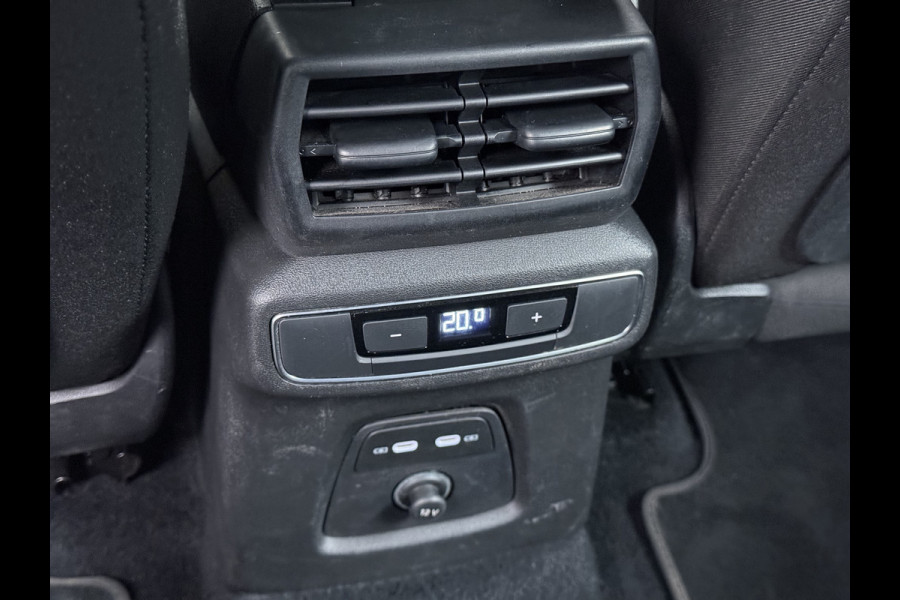 Audi Q4 e-tron 40 204pk AUT. 82kWh Advanced Launch Ed. SOH 97% Warmtepomp Matrix-Led Adaptive-Cruis Audi-Sound System Apple Carplay Android Aut 3 fase laden Stoelverwarming Lmv 20" DAB Bluetooth Elek.Achterklep € 63.000 nieuw Origineel Nederlandse Auto