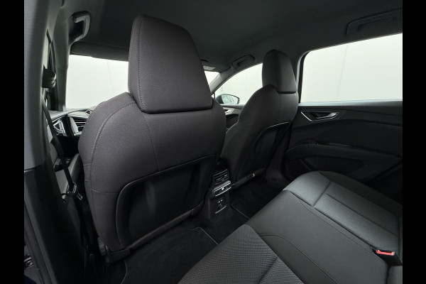 Audi Q4 e-tron 40 204pk AUT. 82kWh Advanced Launch Ed. SOH 97% Warmtepomp Matrix-Led Adaptive-Cruis Audi-Sound System Apple Carplay Android Aut 3 fase laden Stoelverwarming Lmv 20" DAB Bluetooth Elek.Achterklep € 63.000 nieuw Origineel Nederlandse Auto
