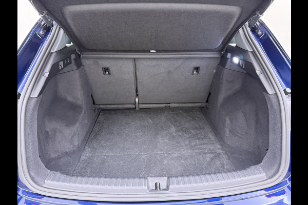Audi Q4 e-tron 40 204pk AUT. 82kWh Advanced Launch Ed. SOH 97% Warmtepomp Matrix-Led Adaptive-Cruis Audi-Sound System Apple Carplay Android Aut 3 fase laden Stoelverwarming Lmv 20" DAB Bluetooth Elek.Achterklep € 63.000 nieuw Origineel Nederlandse Auto