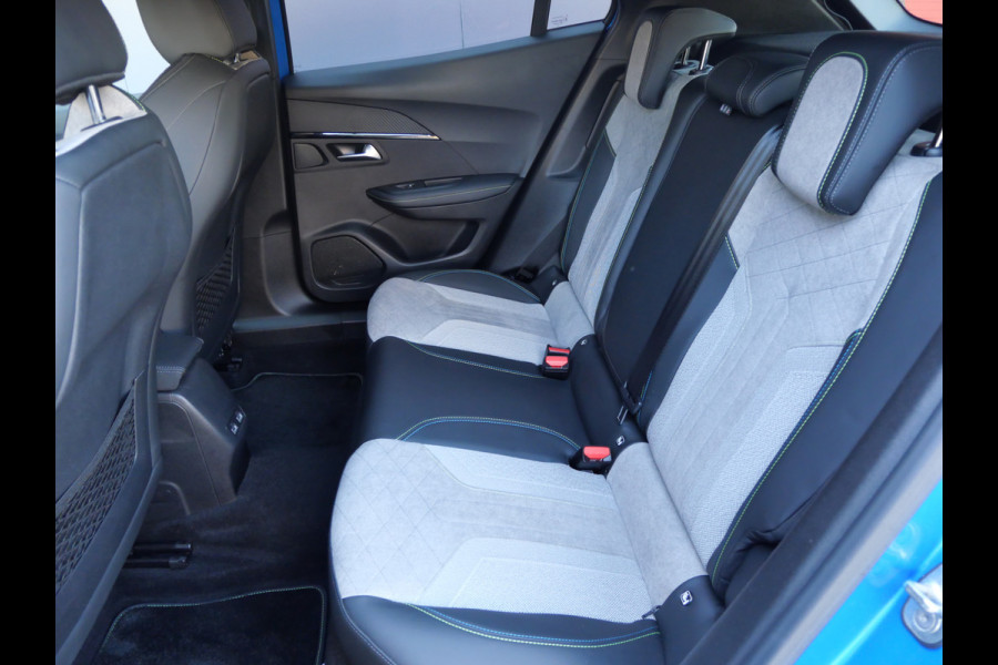 Peugeot e-2008 EV GT-PACK 50 kWh | A.C.C | 3D COCKPIT | TREKHAAK | ALCANTARA LEER!!