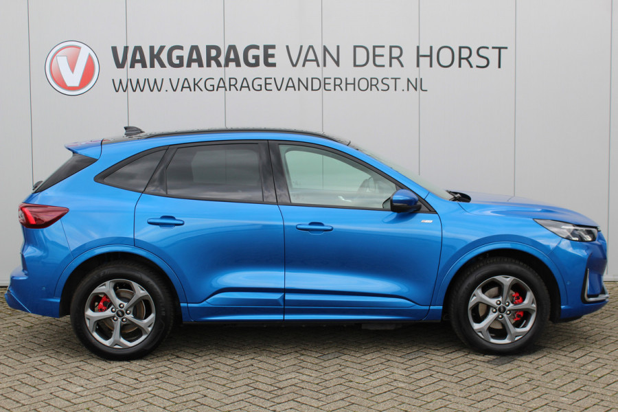 Ford Kuga 2.5-243pk PHEV ST-Line X. 2100kg trekgewicht ! Nieuw Model ! Van €. 54.937,- voor €. 42.750,- ! Trekgewicht van 2.100kg ! Elektr. verstelb. AGR stoelen voor, Stoel-, stuur-, voorraam- en achterbank verwarming, Elektr. panorama/schuif-kanteldak , Trekhaak wegklapbaar,