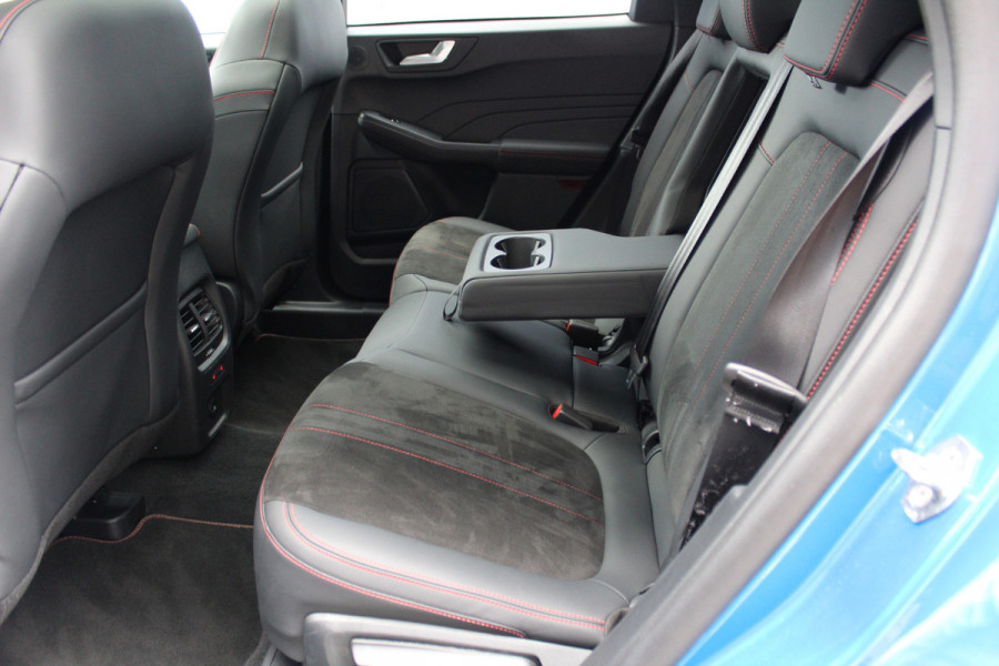 Ford Kuga 2.5-243pk PHEV ST-Line X. 2100kg trekgewicht ! Nieuw Model ! Van €. 54.937,- voor €. 42.750,- ! Trekgewicht van 2.100kg ! Elektr. verstelb. AGR stoelen voor, Stoel-, stuur-, voorraam- en achterbank verwarming, Elektr. panorama/schuif-kanteldak , Trekhaak wegklapbaar,