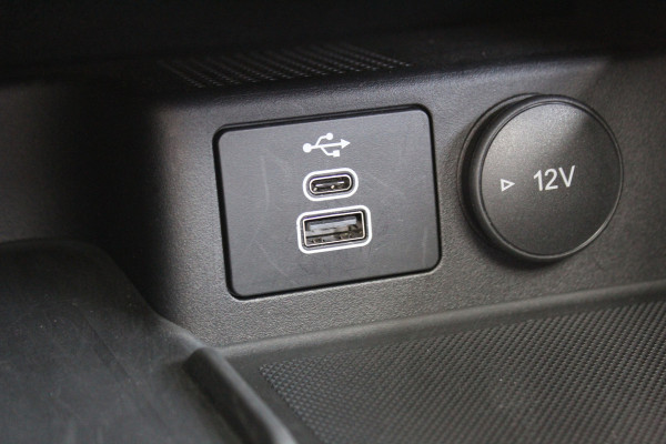 Ford Kuga 2.5-243pk PHEV ST-Line X. 2100kg trekgewicht ! Nieuw Model ! Van €. 54.937,- voor €. 42.750,- ! Trekgewicht van 2.100kg ! Elektr. verstelb. AGR stoelen voor, Stoel-, stuur-, voorraam- en achterbank verwarming, Elektr. panorama/schuif-kanteldak , Trekhaak wegklapbaar,