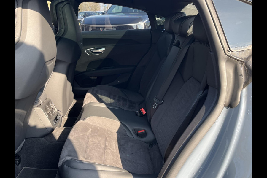 Audi e-tron GT RS 93 kWh 598PK! | SOH 89% | KEMORAGRIJS| STOELVERWARMING| ACHTERBANK VERWARMD| BANG & OLUFSEN| MATRIX LASER | DODE HOEK| PANORAMADAK| 360 CAMERA| HEAD-UP DISPLAY | NACHTZICHT ASSISTENT