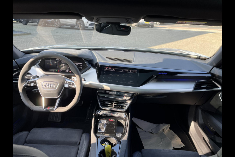 Audi e-tron GT RS 93 kWh 598PK! | SOH 89% | KEMORAGRIJS| STOELVERWARMING| ACHTERBANK VERWARMD| BANG & OLUFSEN| MATRIX LASER | DODE HOEK| PANORAMADAK| 360 CAMERA| HEAD-UP DISPLAY | NACHTZICHT ASSISTENT