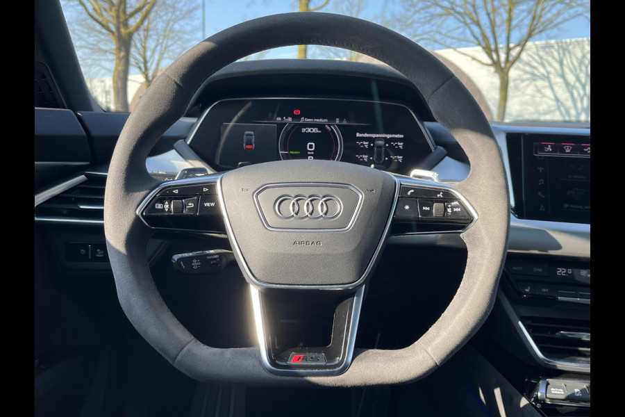 Audi e-tron GT RS 93 kWh 598PK! | SOH 89% | KEMORAGRIJS| STOELVERWARMING| ACHTERBANK VERWARMD| BANG & OLUFSEN| MATRIX LASER | DODE HOEK| PANORAMADAK| 360 CAMERA| HEAD-UP DISPLAY | NACHTZICHT ASSISTENT