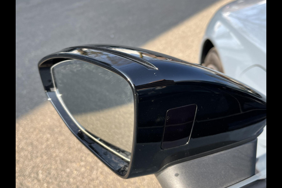 Audi e-tron GT RS 93 kWh 598PK! | SOH 89% | KEMORAGRIJS| STOELVERWARMING| ACHTERBANK VERWARMD| BANG & OLUFSEN| MATRIX LASER | DODE HOEK| PANORAMADAK| 360 CAMERA| HEAD-UP DISPLAY | NACHTZICHT ASSISTENT