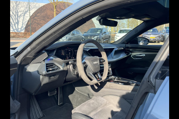 Audi e-tron GT RS 93 kWh 598PK! | SOH 89% | KEMORAGRIJS| STOELVERWARMING| ACHTERBANK VERWARMD| BANG & OLUFSEN| MATRIX LASER | DODE HOEK| PANORAMADAK| 360 CAMERA| HEAD-UP DISPLAY | NACHTZICHT ASSISTENT