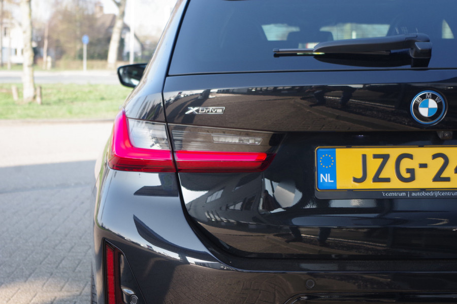 BMW 3 Serie Touring 330e 293 PK xDrive M-Sport Pro PHEV, Panoramadak, Kuipstoelen, Head-Up, Memory, Adap. Cruise Control
