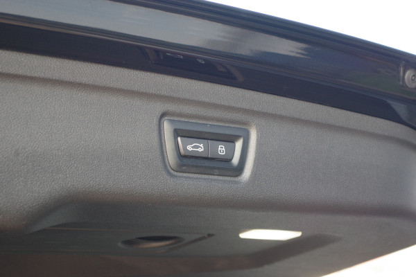 BMW 3 Serie Touring 330e 293 PK xDrive M-Sport Pro PHEV, Panoramadak, Kuipstoelen, Head-Up, Memory, Adap. Cruise Control