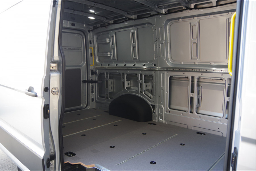 MAN TGE 3.140 35 2.0 L3H2 140PK AUT. LED, TREKHAAK, CAMERA, APPLE CARPLAY/ANDROID AUTO, CRUISE, VOORRUIT VERWARMING