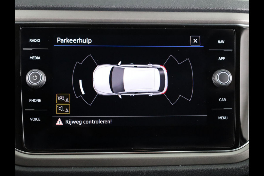Volkswagen T-Roc 1.0 TSI Style | Parkeersensoren voor en achter | Cruise controle adaptief | Apple Carplay en Android auto |