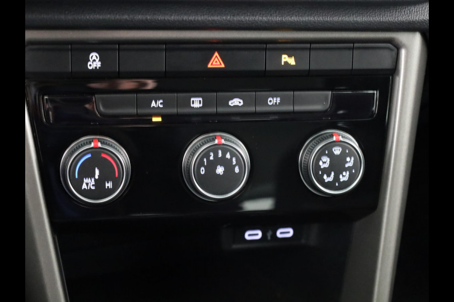 Volkswagen T-Roc 1.0 TSI Style | Parkeersensoren voor en achter | Cruise controle adaptief | Apple Carplay en Android auto |